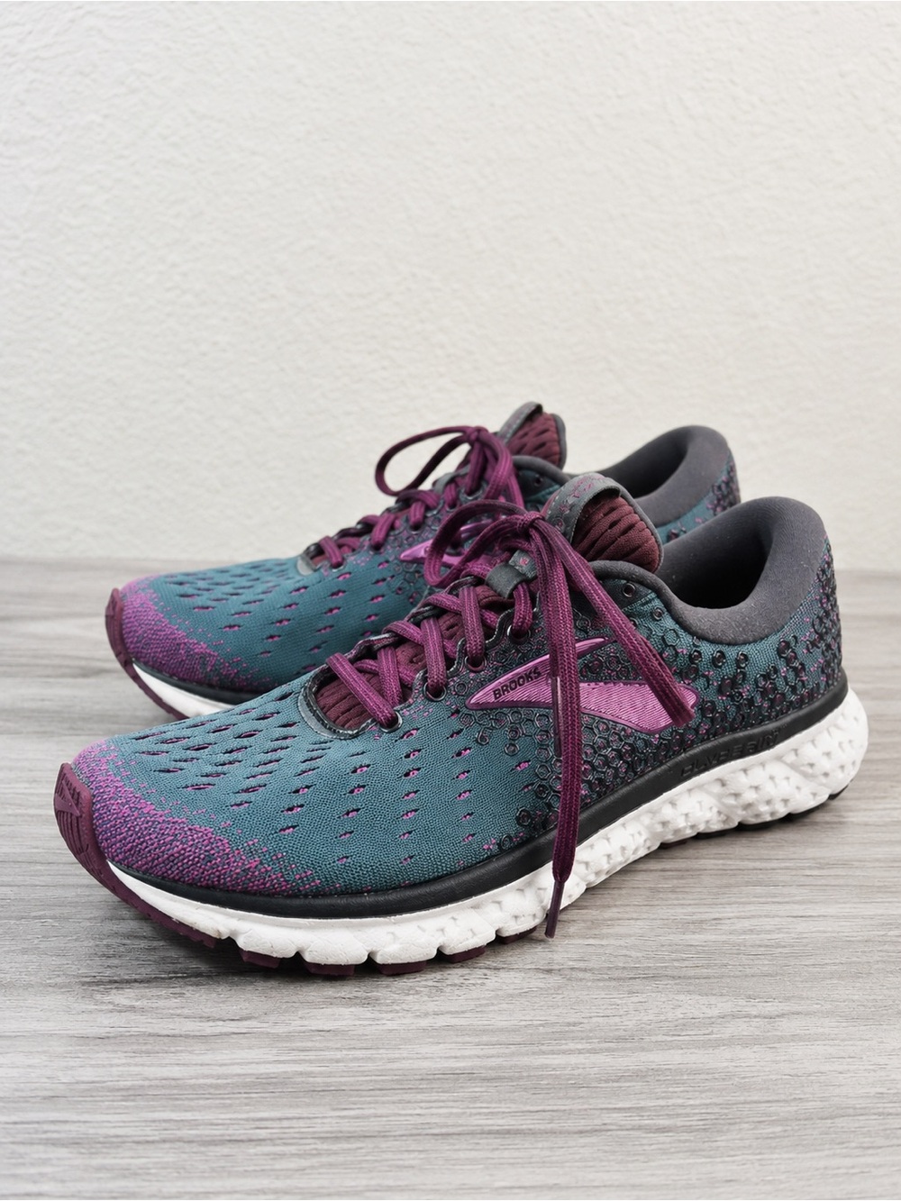 Brooks Glycerin 17 Women’s Running Shoes — Teal and Purple Size 10 Medium (B)